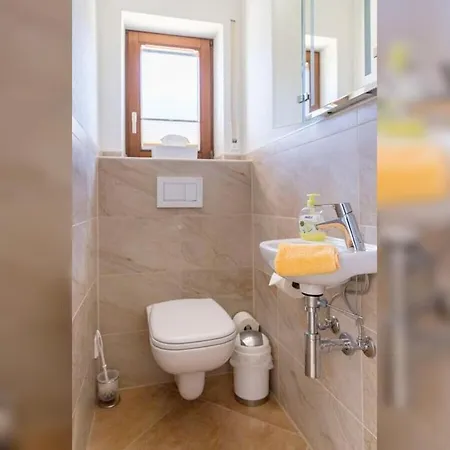 With 3 Bedrooms בית נופש *