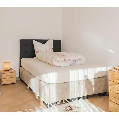With 3 Bedrooms * פרוידנשטאדט